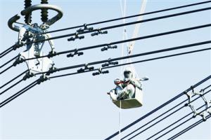 特种“作战”在云端 ——山东首次特高压交流带电作业纪实