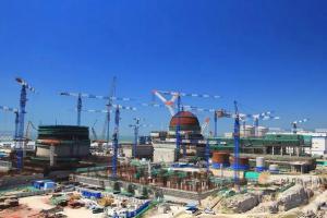 华龙一号全球首堆预应力工程张拉平台顺利到场