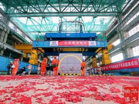 刚刚，华龙首堆常规岛最重设备发电机定子吊装就位