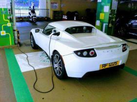 2017年中国公共电动汽车充电桩数量增长51%