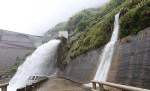 厄瓜多尔德尔西水电站成功下闸蓄水