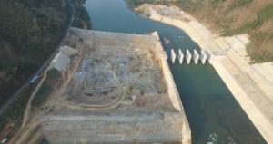 南欧江一级电站二期上、下游围堰填筑完成