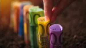 欧盟推出新的绿色金融战略 支持低碳能源转型