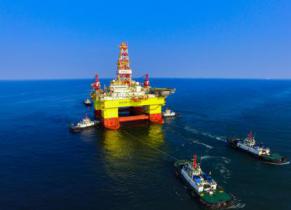深水半潜式钻井平台“海洋石油982”正式交付