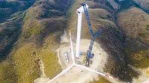 贵州达棒山风电项目开始吊装风机