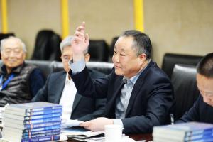 打造粤港澳大湾区绿色发展示范区，创新发展清洁能源和节能环保产业