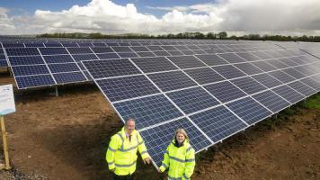 新的24,000平板太阳能设施可帮助英国公用事业机构节省现金并实现绿色运营