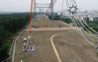 中国特高压工程完成带电作业模拟试验