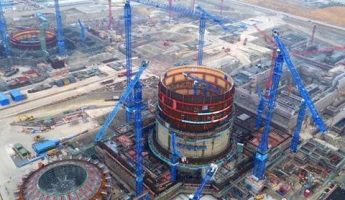 中国自主三代核电技术“华龙一号”23日吊装穹顶