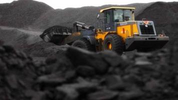 国家发改委等相关管理部门召开会议，研究部署平抑煤价上涨