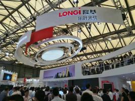 隆基发布SNEC新品全新一代Hi-MO组件 钟宝申致辞：近年60型组件功率增长20W/年 翻4倍