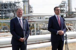 波兰总理周日表示，波兰拥有的立陶宛炼油厂是该地区在能源安全方面的关键因素