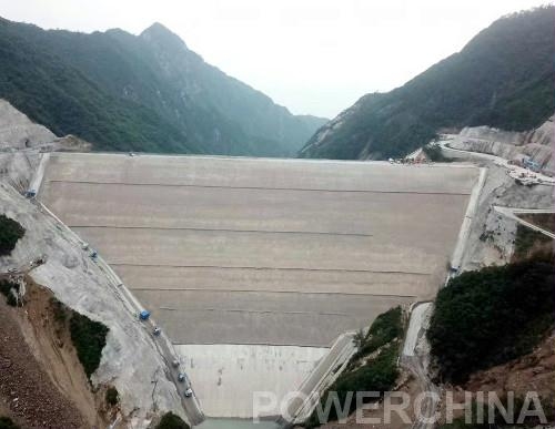 安徽绩溪抽水蓄能电站上水库大坝填筑到顶