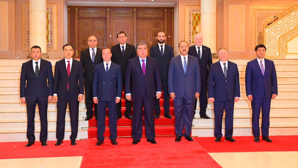 吉尔吉斯斯坦等政府首脑在杜尚别讨论合作