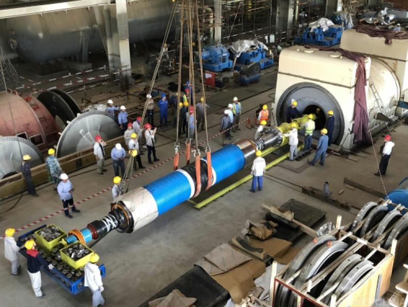 湖北工程巴基斯坦塔尔项目发电机转子一次装穿成功