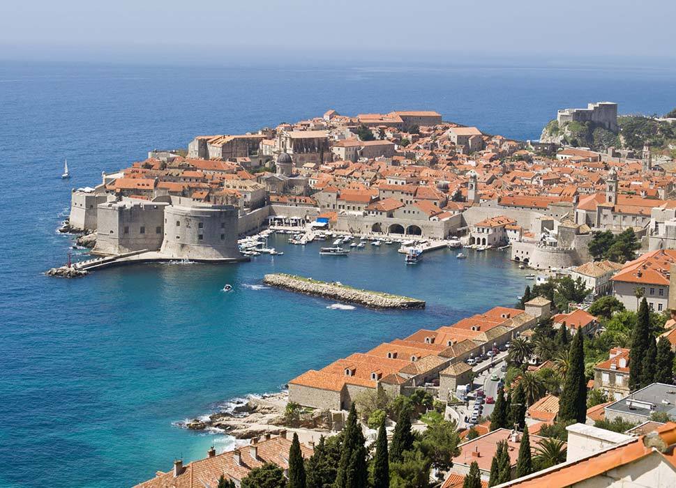 2018年东南欧能源行业主要行业（固体燃料，天然气，石油和石油产品，电力）剖析