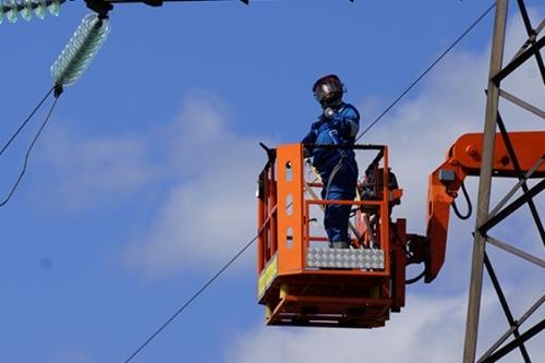 “DRSK”重建Zheleznodorozhny-Birobidzhan的电力线路