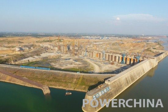 大藤峡泄水闸首个坝段Ⅰ区浇筑到顶