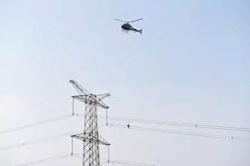 南方电网首次直升机验收500千伏线路工程