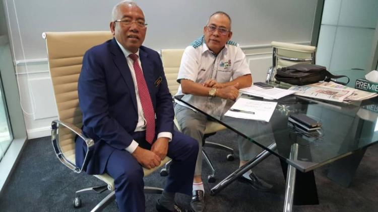 Najib在沙捞越学校的'Scam'太阳能项目上签下数百万美元