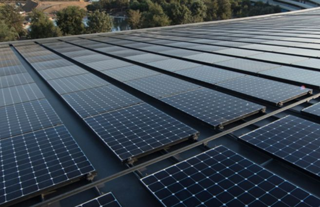 EGAT将太阳能电池板推到水坝上的浮标上