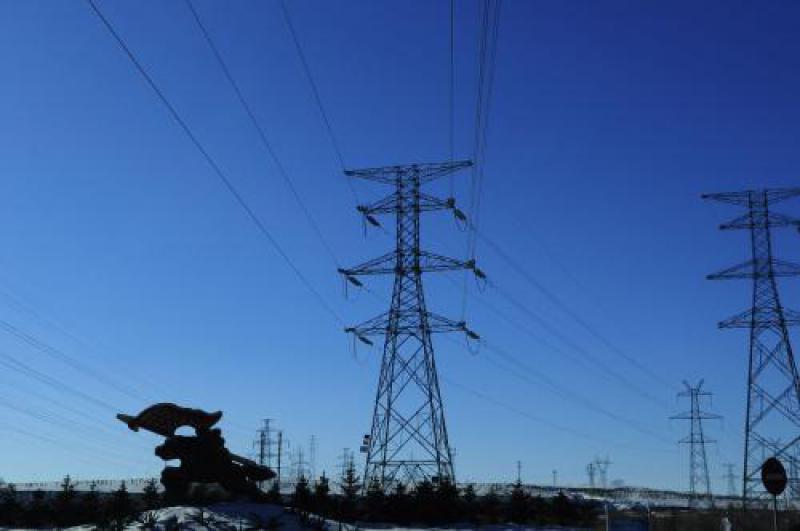 “疆电外送”特高压输电工程核心装备 ±1100千伏高压直流换流变压器发运 