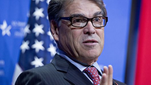 能源部门里克佩里说，对化石燃料的“顽固反对”可能使数十亿人陷入贫困