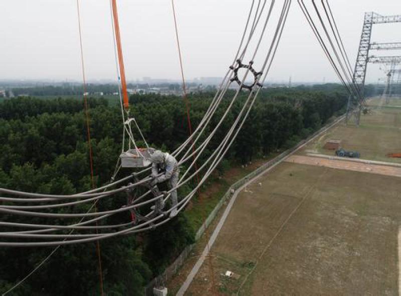 世界首台±1100千伏换流变压器运抵新疆准东开发区