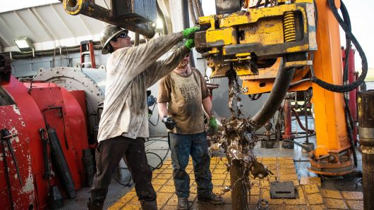 由于原油价格上涨，石油和天然气钻探股票自2011年以来录得最佳季度