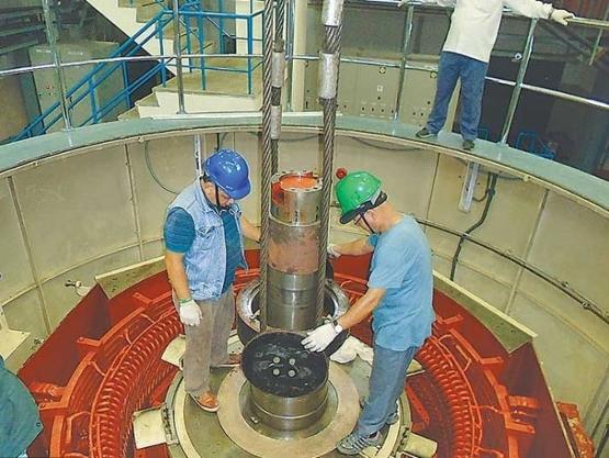 库布拉尼水电站项目中的发电机