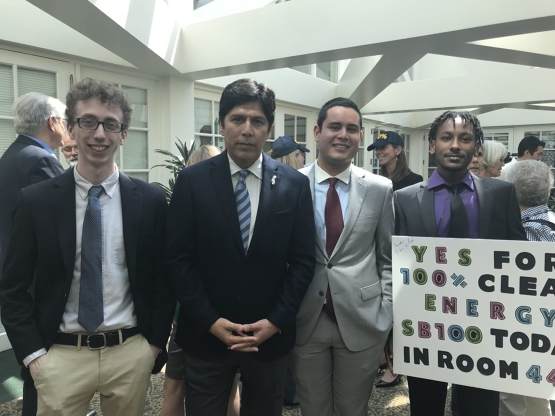 加利福尼亚100％可再生能源法案提交大会