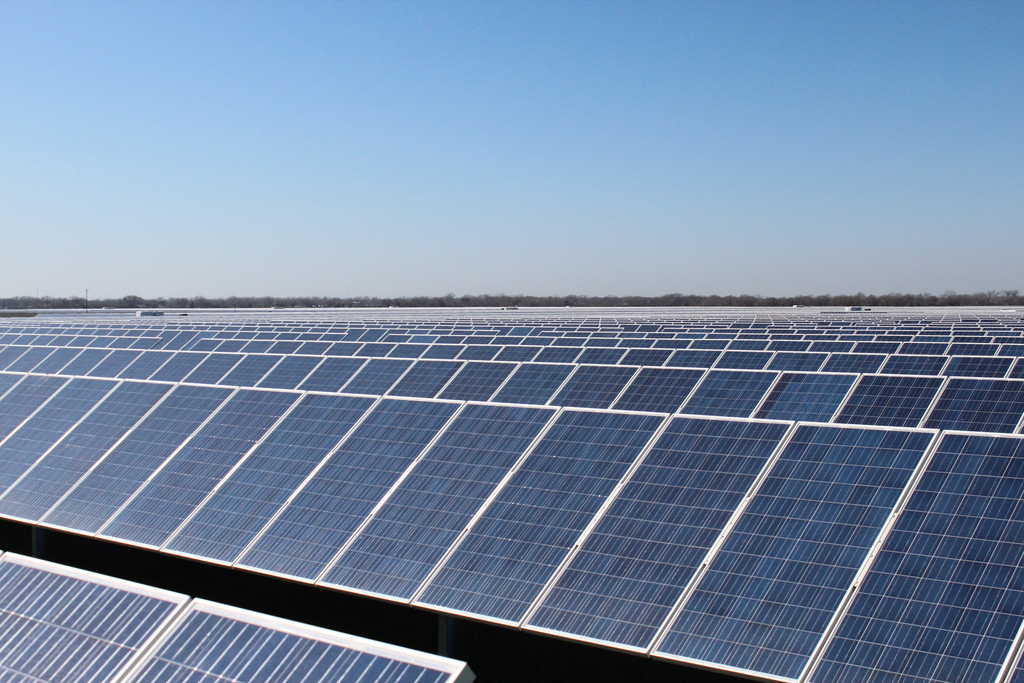 在德克萨斯州西部，巨型电池可以使可再生能源更加可行