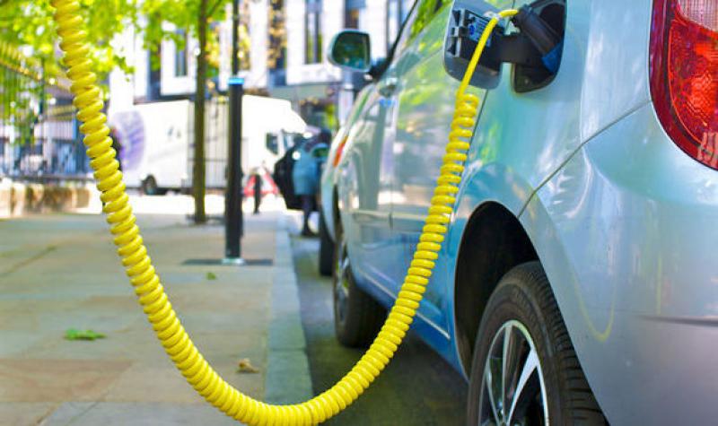 到2040年，英国将引领绿色能源产业，拥有3600万辆电动汽车