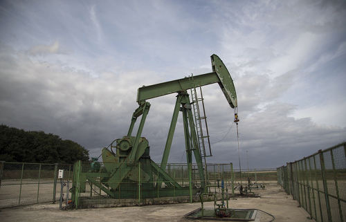 俄罗斯能源部长：俄罗斯7月原油产量减少10万桶/日 