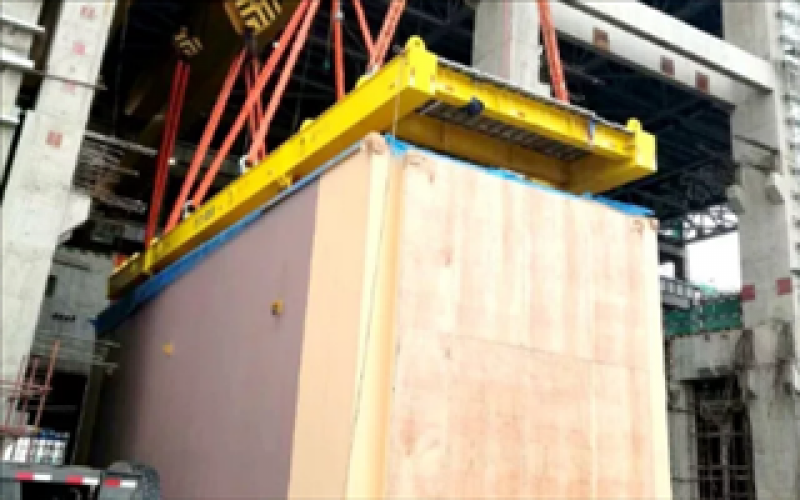 华龙一号全球首堆示范工程凝汽器壳体吊装完成