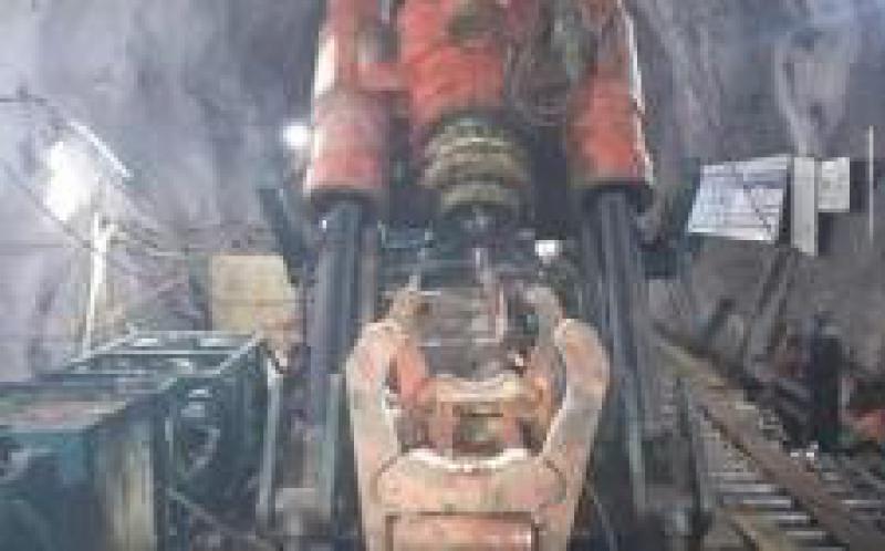 丰宁抽水蓄能电站3号下斜井导井贯通