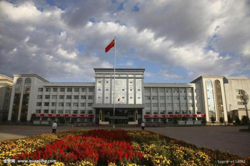 新疆塔城地区首座750千伏变电站送电成功