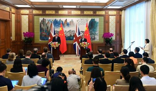 王毅谈中英共建“一带一路”：开放包容、规则导向