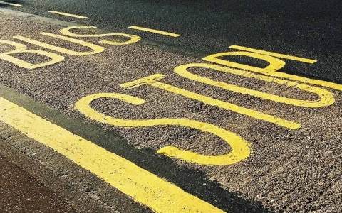 Opovo市安装四个太阳能公交候车亭