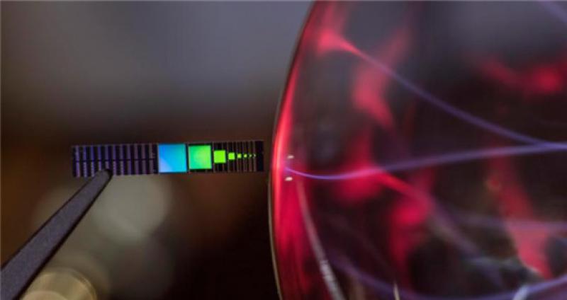 桑迪亚国家实验室开发出一种硅基器件，可将废热转化为直流电