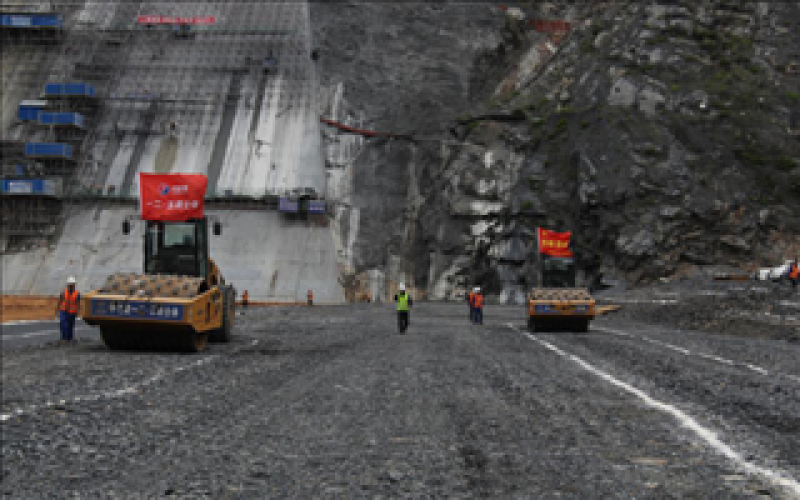 两河口水电站大坝填筑智能碾压系统研发与应用通过阶段验收