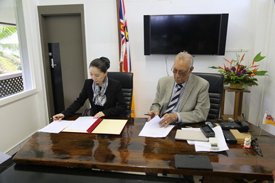 中国与纽埃签署“一带一路”合作谅解备忘录