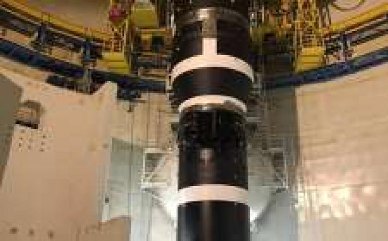 田湾5号机组首台蒸汽发生器吊装就位