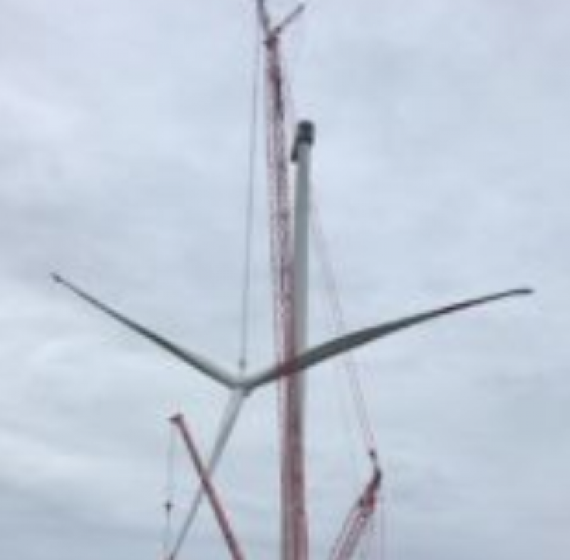 Aurora风电场已成功完成其43台风力涡轮机中的第一台风力发电机的安装