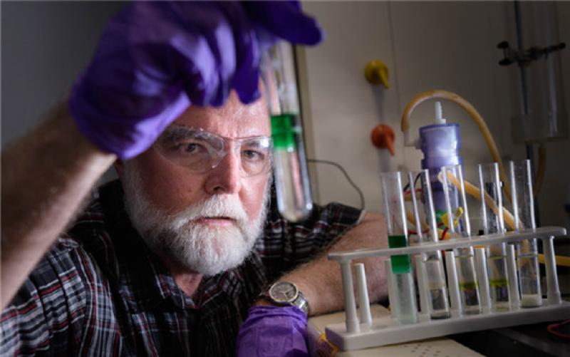 新型液体电池可在几秒钟内为电动汽车完成换电