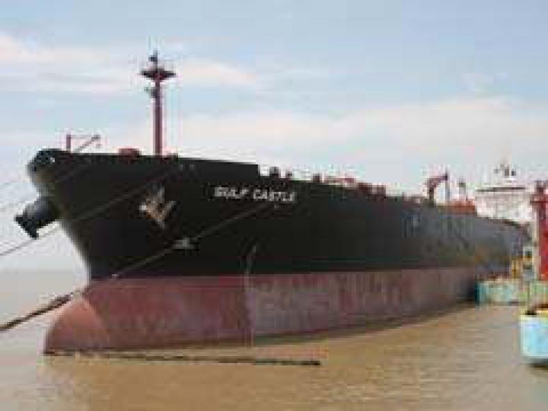 上海石化成品油首次直运南非