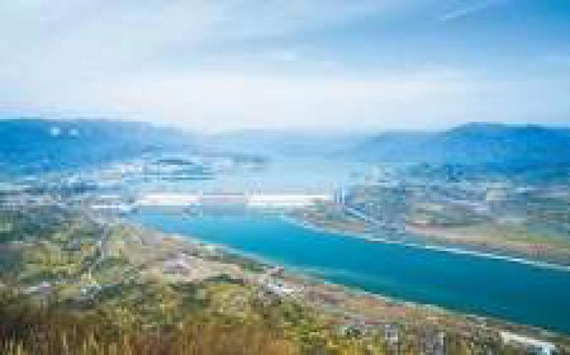 三峡大连庄河海上风电项目完成首根220千伏海缆敷设