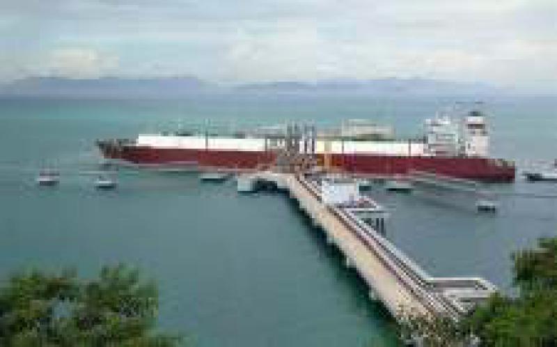 第一台Moss型液化天然气运输船抵达中海油的粤东码头