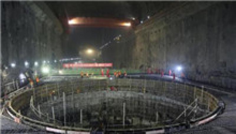 乌东德左岸地下电站首台机组浇筑封顶