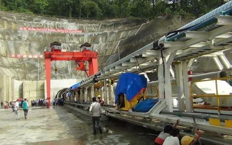 Bhairi Babi Divergency Project：建造水坝和电气设施的道路已经开通
